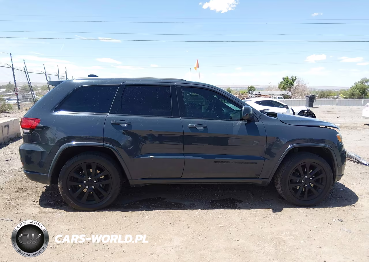 2017 Jeep Grand Cherokee Altitude 4X4 VIN:1C4RJFAG7HC720067 - 13