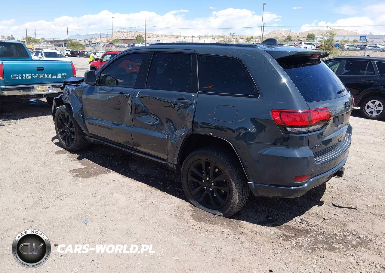 2017 Jeep Grand Cherokee Altitude 4X4 VIN:1C4RJFAG7HC720067 - 3