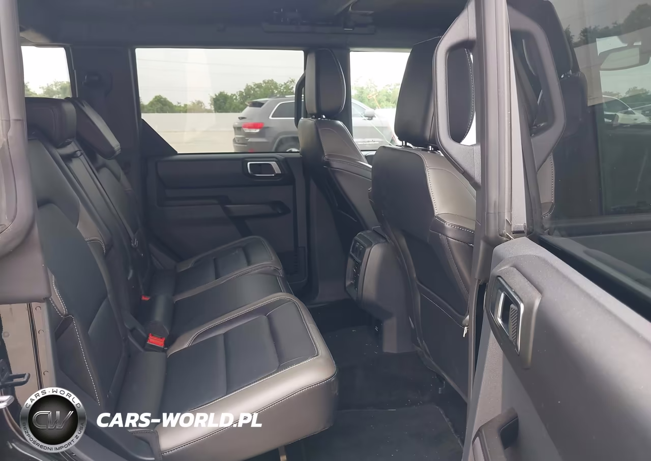 2025 Ford Bronco Outer Banks VIN:1FMEE8BP0SLA69106 - 8