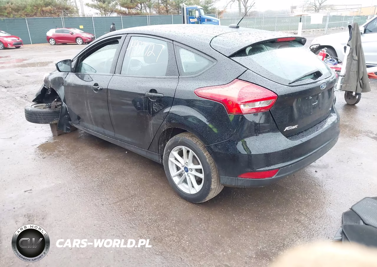 2017 Ford Focus Se VIN:1FADP3K25HL294833 - 3