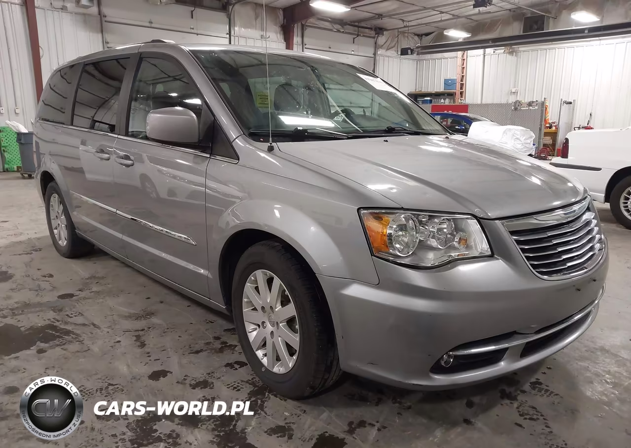 2015 Chrysler Town & Country Touring – zdjęcie 1 z 17