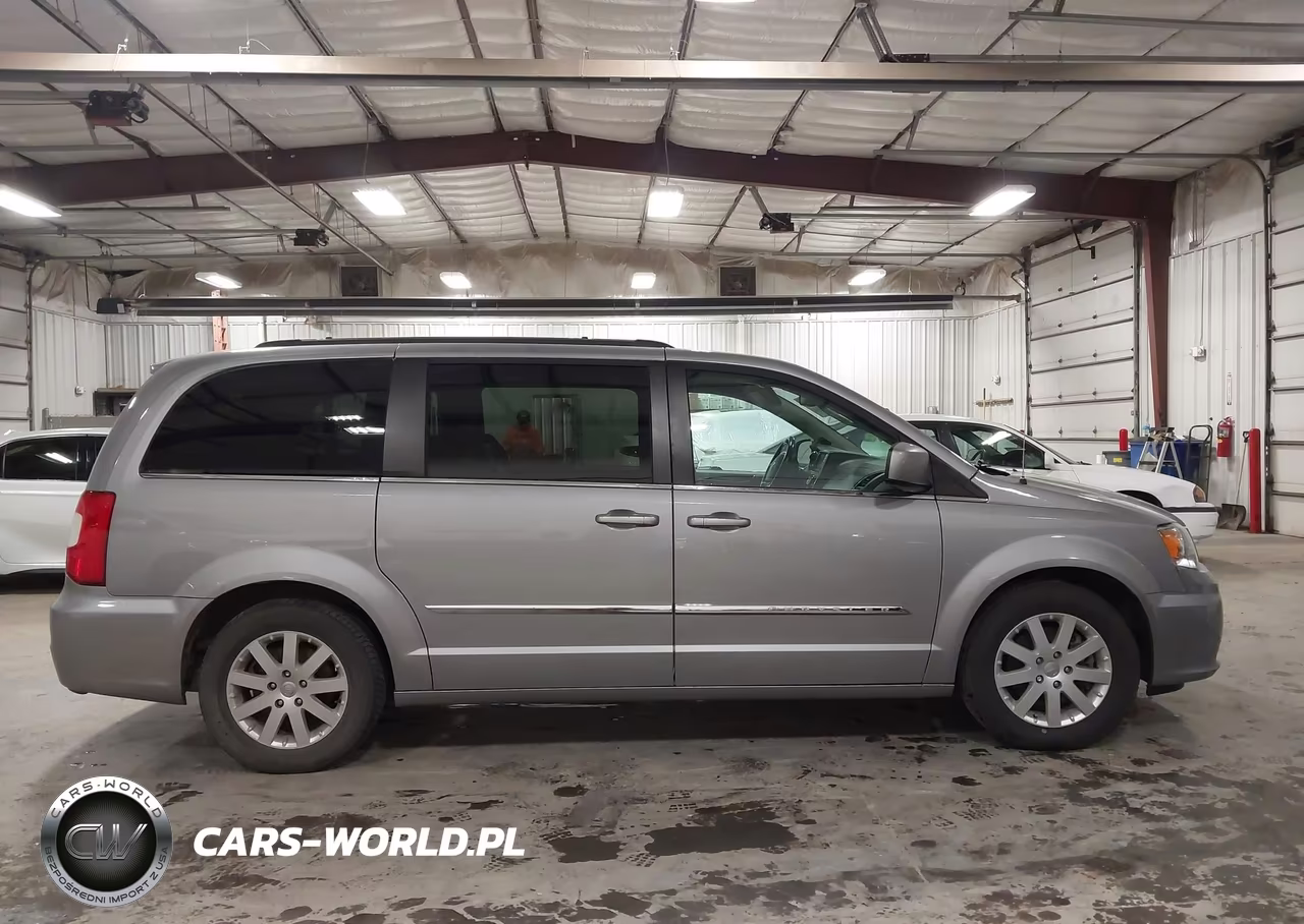 2015 Chrysler Town & Country Touring VIN:2C4RC1BG9FR595122 - 13