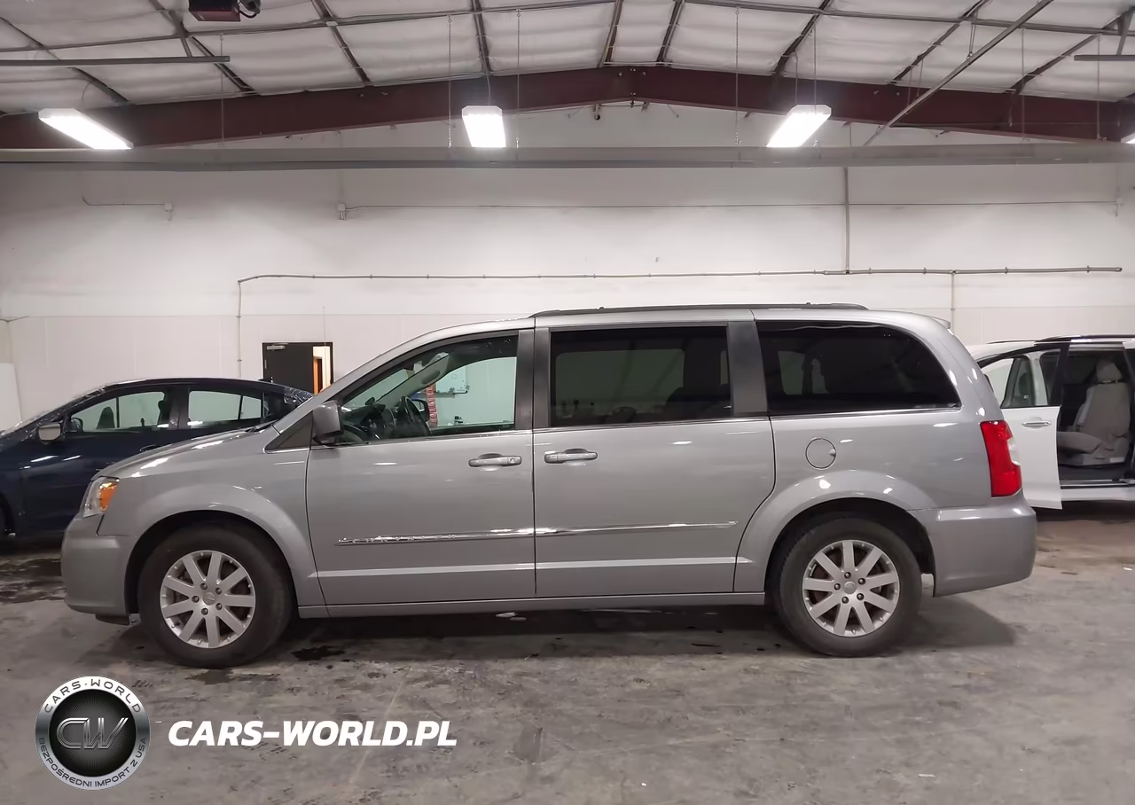 2015 Chrysler Town & Country Touring VIN:2C4RC1BG9FR595122 - 14