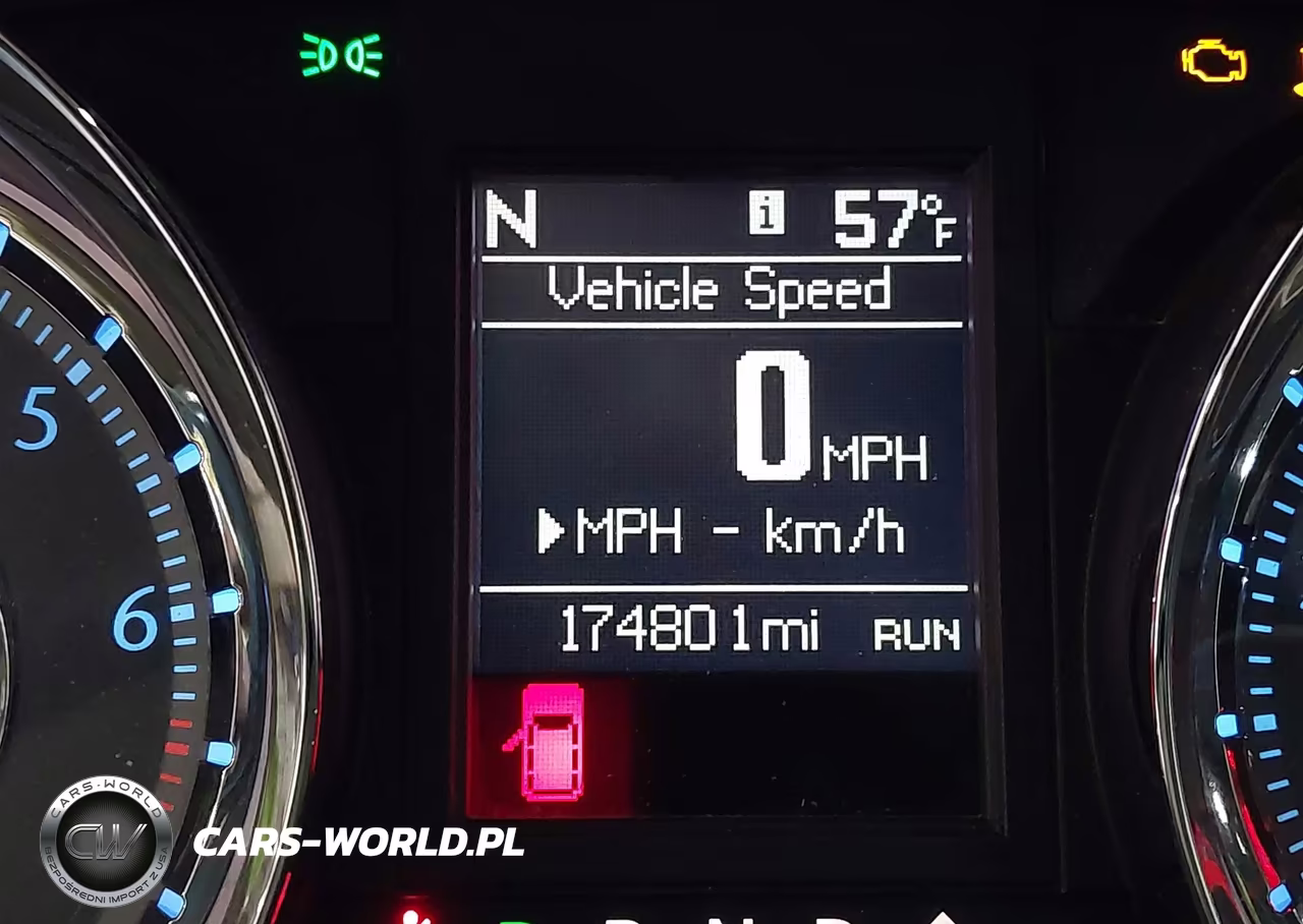 2015 Chrysler Town & Country Touring VIN:2C4RC1BG9FR595122 - 15