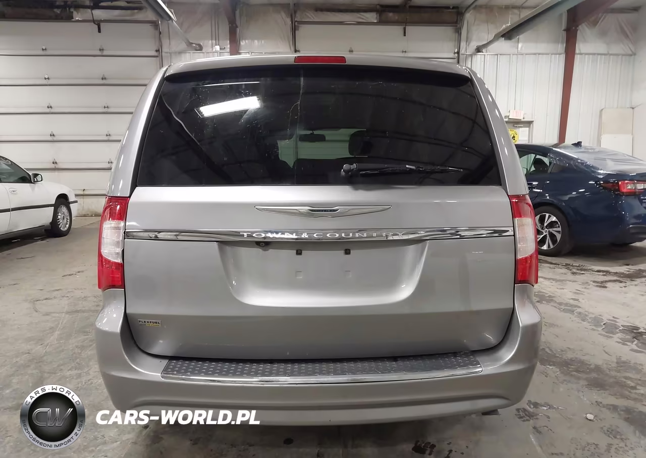 2015 Chrysler Town & Country Touring VIN:2C4RC1BG9FR595122 - 16