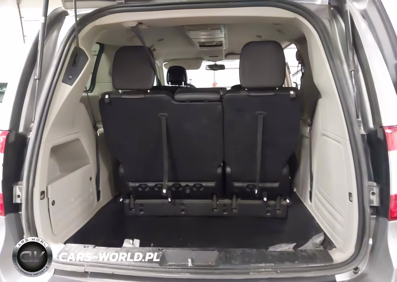 2015 Chrysler Town & Country Touring VIN:2C4RC1BG9FR595122 - 17