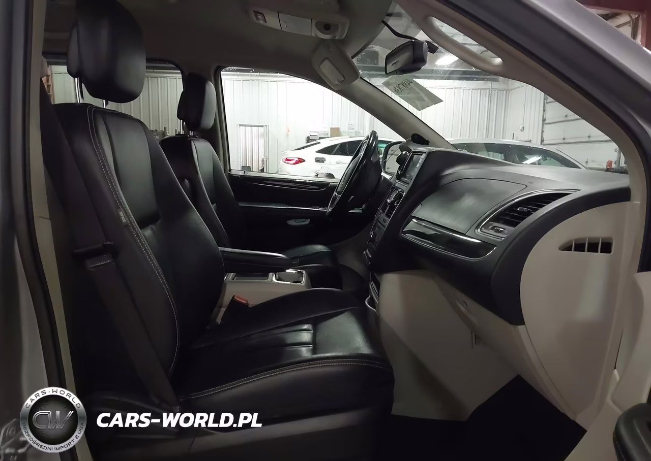 2015 Chrysler Town & Country Touring VIN:2C4RC1BG9FR595122 - 5