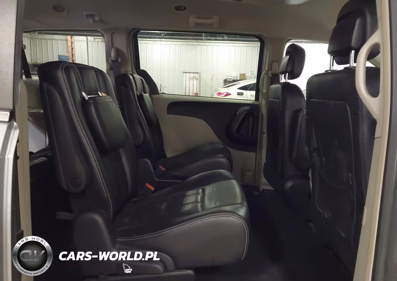 2015 Chrysler Town & Country Touring VIN:2C4RC1BG9FR595122 - 8