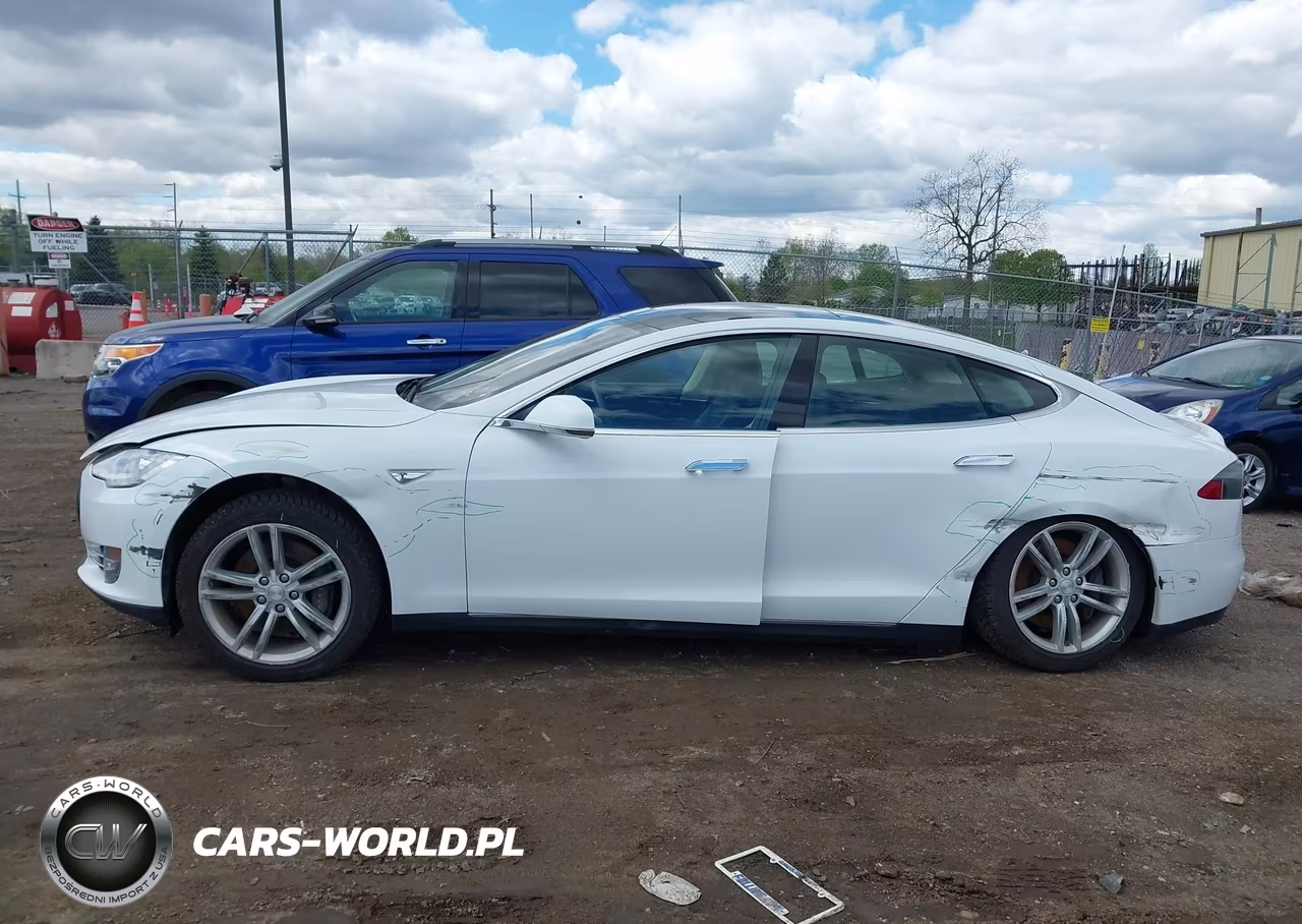 2014 Tesla Model S P85 VIN:5YJSA1H15EFP49393 - 14