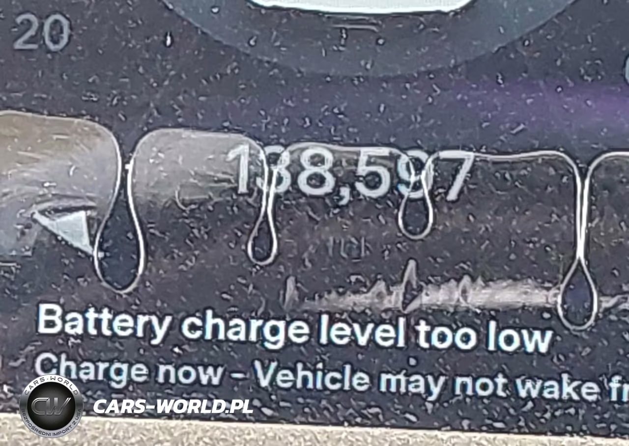 2014 Tesla Model S P85 VIN:5YJSA1H15EFP49393 - 15