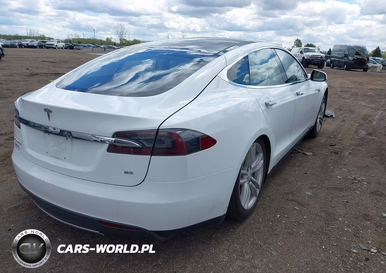 2014 Tesla Model S P85 VIN:5YJSA1H15EFP49393 - 4