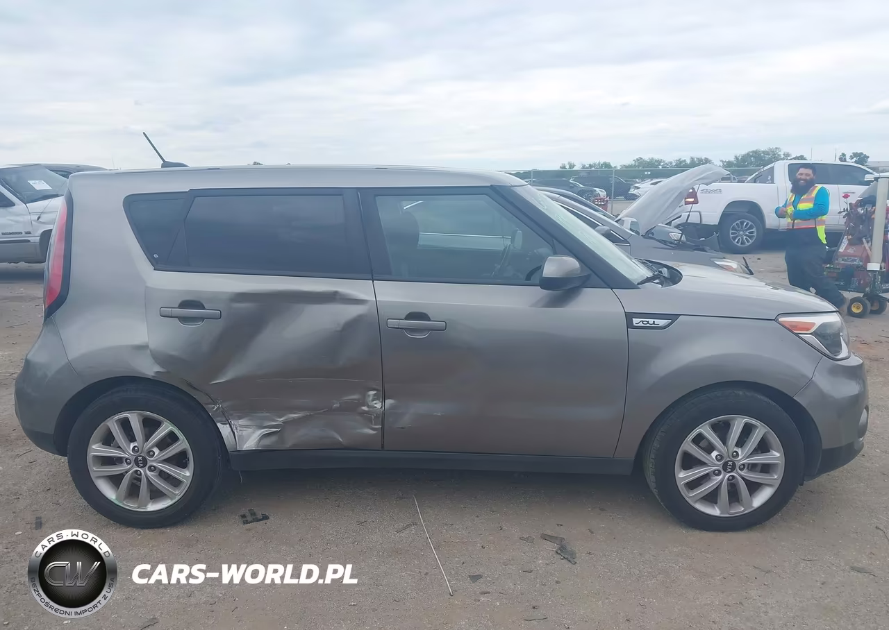 2018 Kia Soul + VIN:KNDJP3A54J7594192 - 13