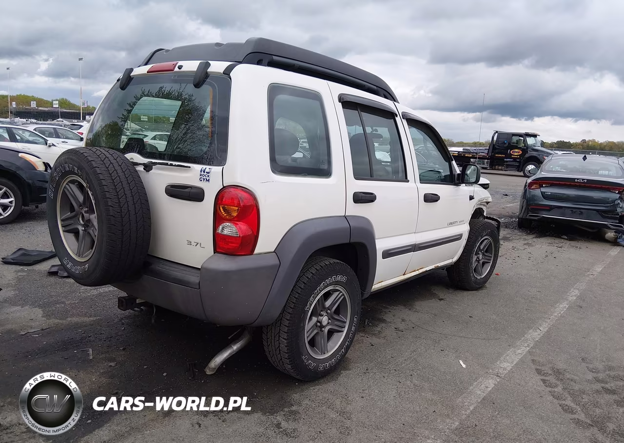 2003 Jeep Liberty Sport VIN:1J4GL48K53W628666 - 4