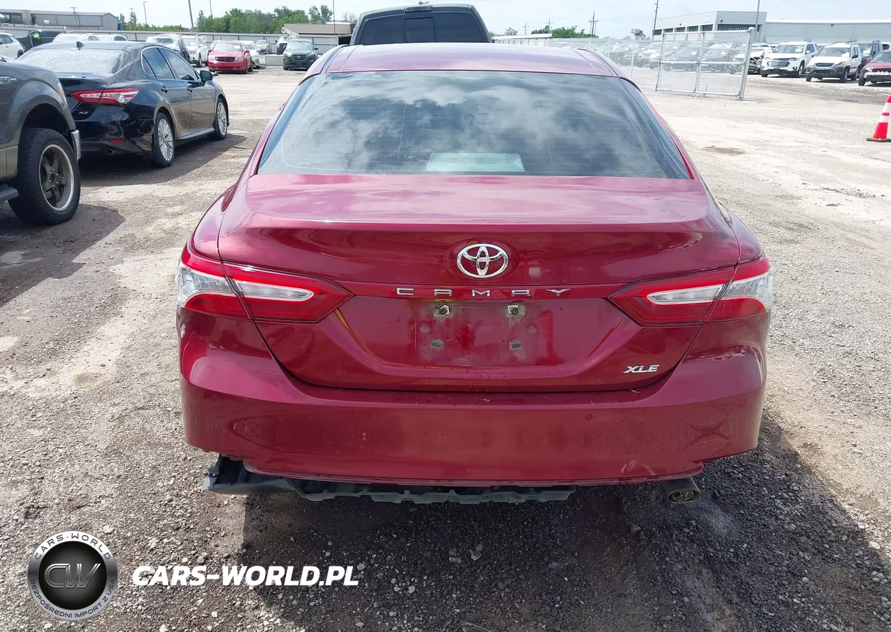 2018 Toyota Camry Xle VIN:4T1B11HK9JU512802 - 17