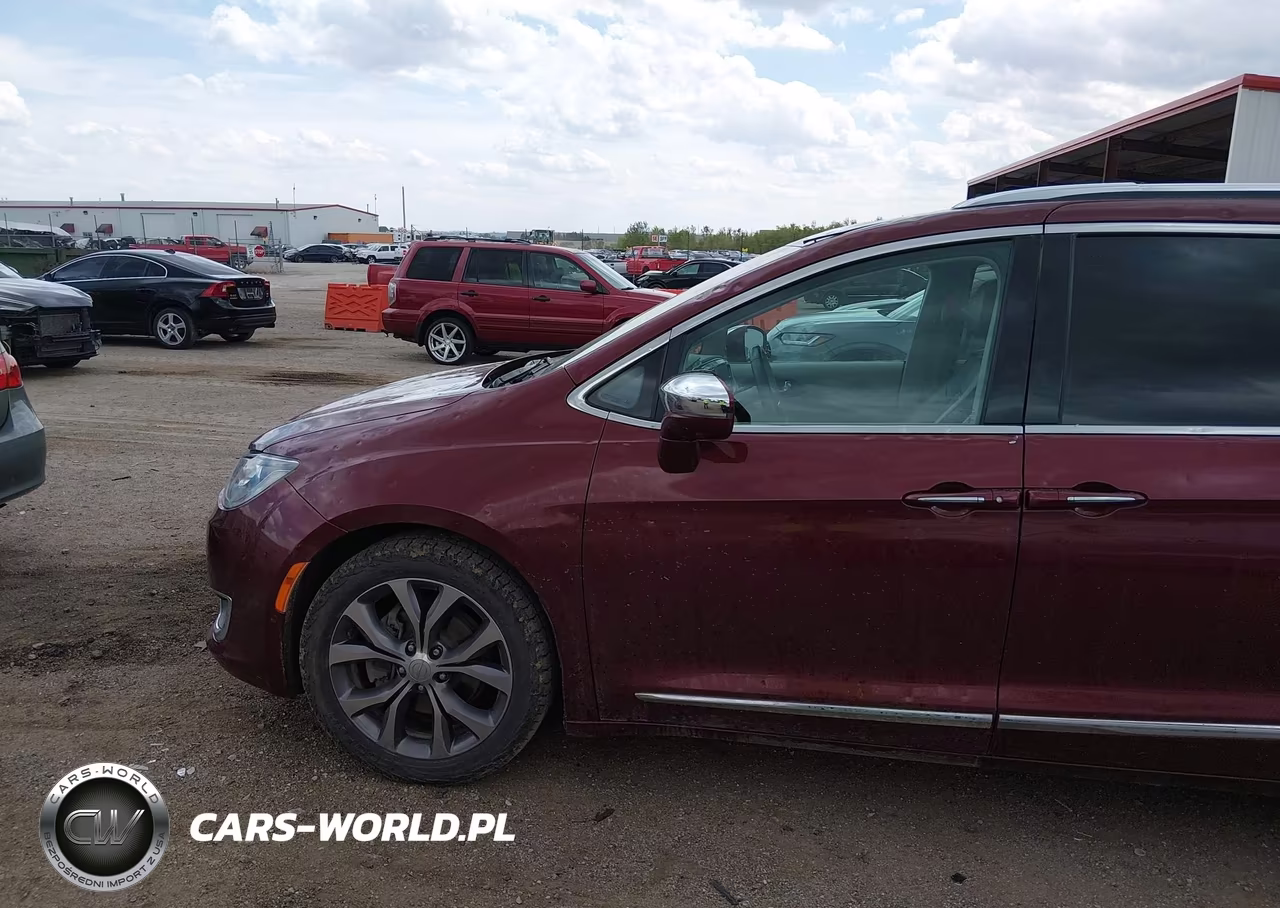 2018 Chrysler Pacifica Limited VIN:2C4RC1GG7JR259907 - 19