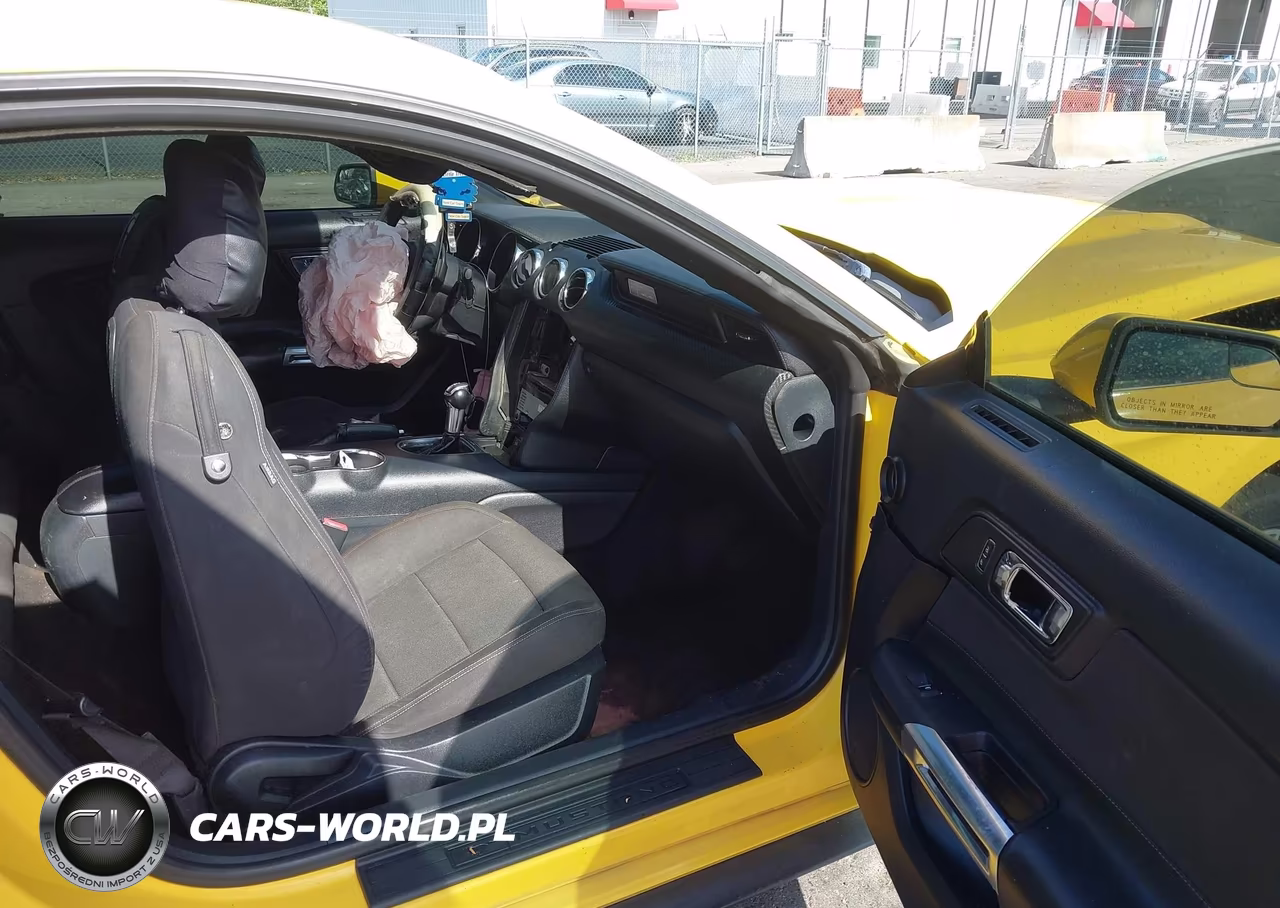 2015 Ford Mustang V6 VIN:1FA6P8AM9F5352792 - 5