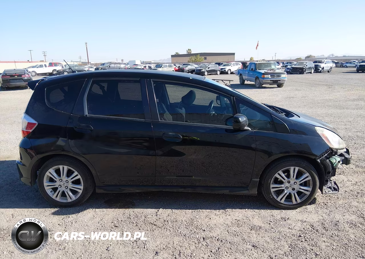 2011 Honda Fit Sport VIN:JHMGE8H51BC011538 - 14