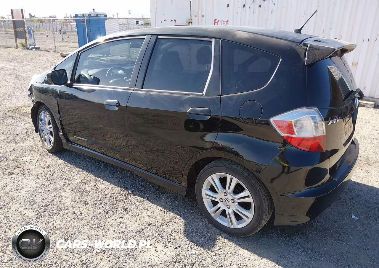 2011 Honda Fit Sport VIN:JHMGE8H51BC011538 - 3