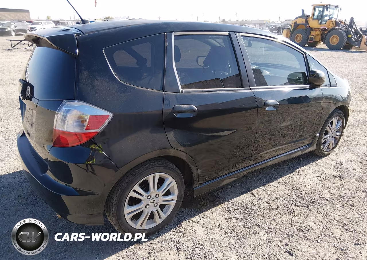 2011 Honda Fit Sport VIN:JHMGE8H51BC011538 - 4