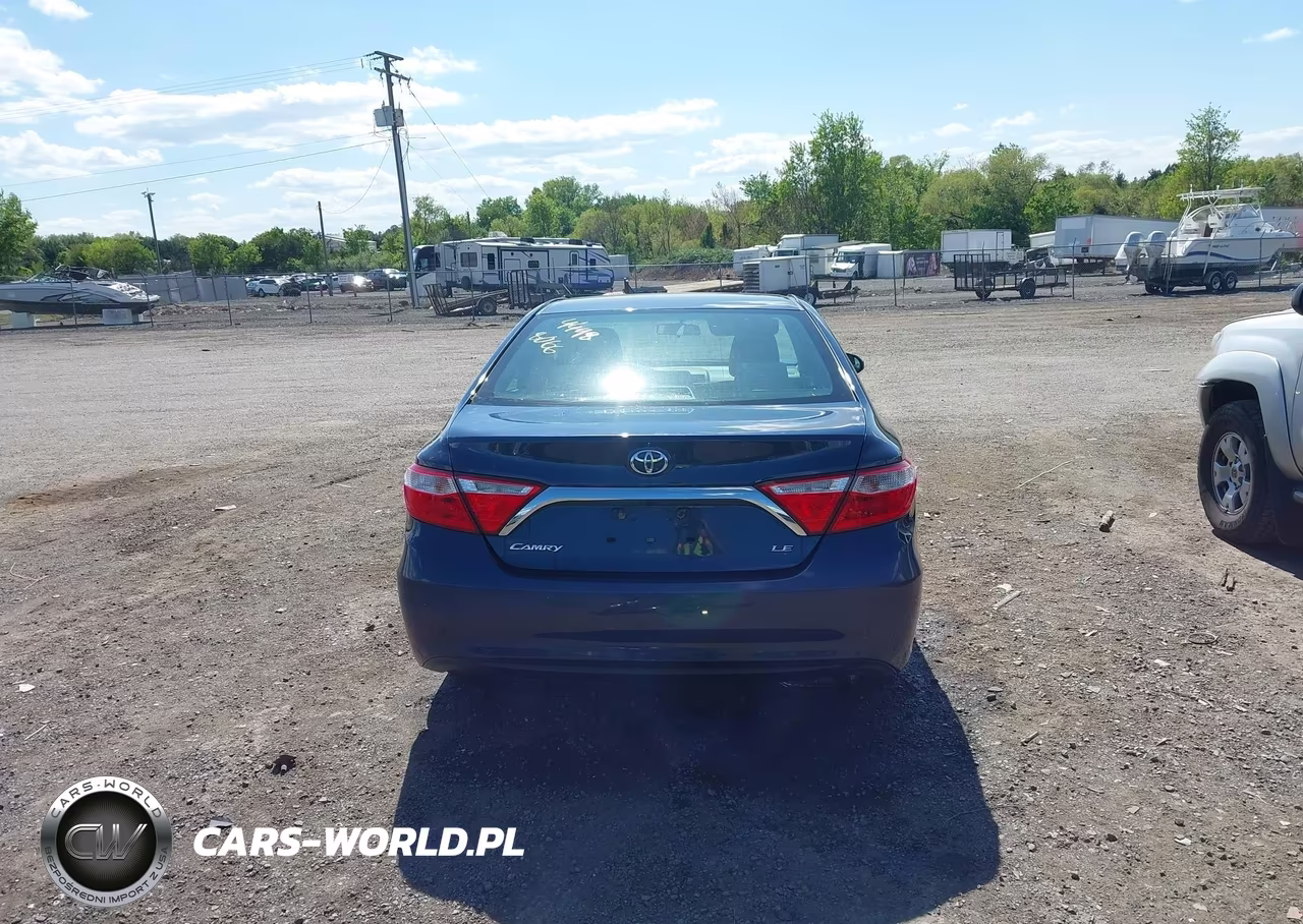 2016 Toyota Camry Le VIN:4T4BF1FK4GR527338 - 17