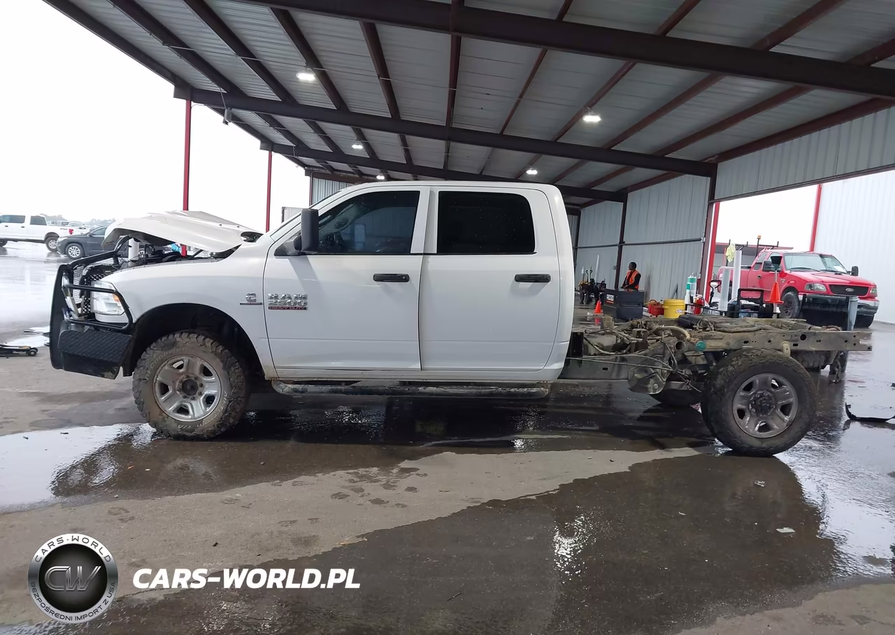 2018 Ram 2500 Tradesman 4X4 8' Box VIN:3C6UR5HL7JG295993 - 14
