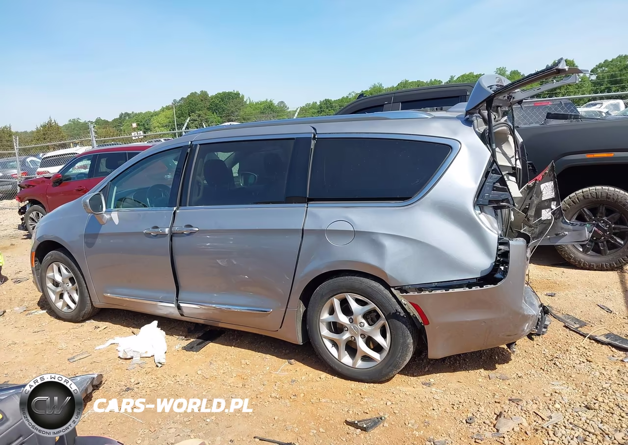 2019 Chrysler Pacifica Touring L Plus VIN:2C4RC1EGXKR629798 - 15