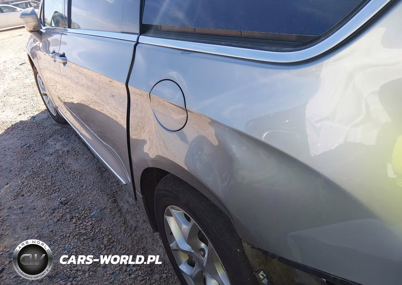 2019 Chrysler Pacifica Touring L Plus VIN:2C4RC1EGXKR629798 - 18