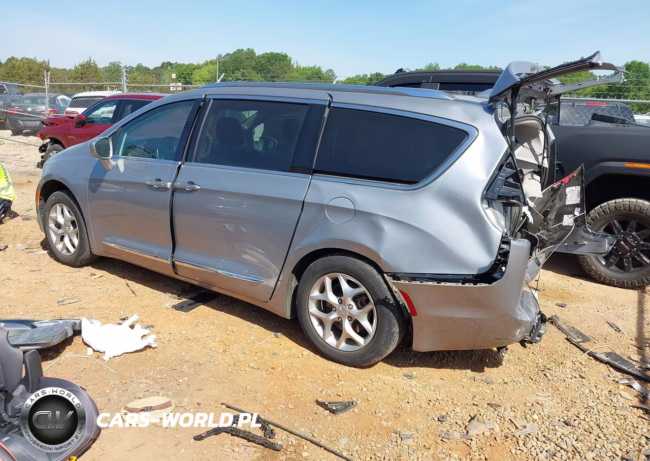 2019 Chrysler Pacifica Touring L Plus VIN:2C4RC1EGXKR629798 - 3