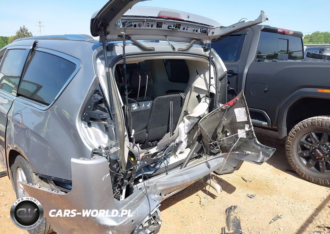 2019 Chrysler Pacifica Touring L Plus VIN:2C4RC1EGXKR629798 - 6