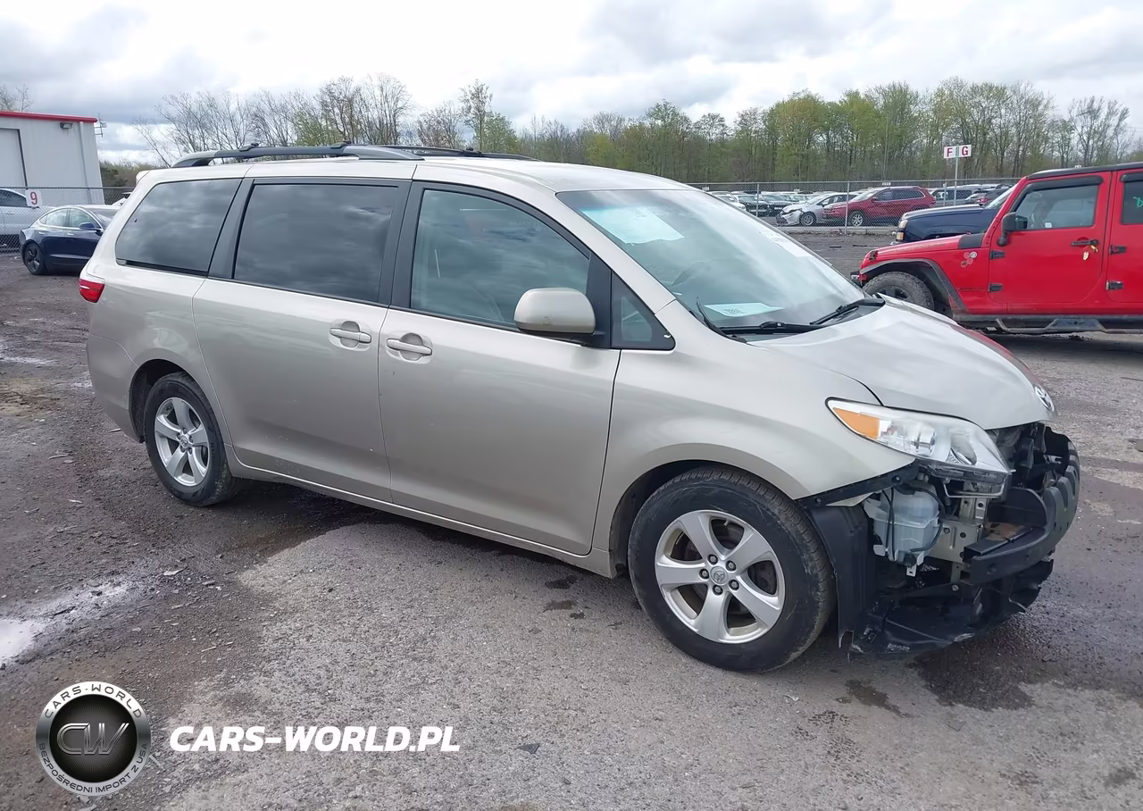 2015 Toyota Sienna Le 8 Passenger