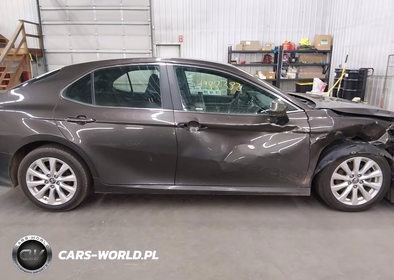 2018 Toyota Camry Le VIN:4T1B11HKXJU029920 - 14
