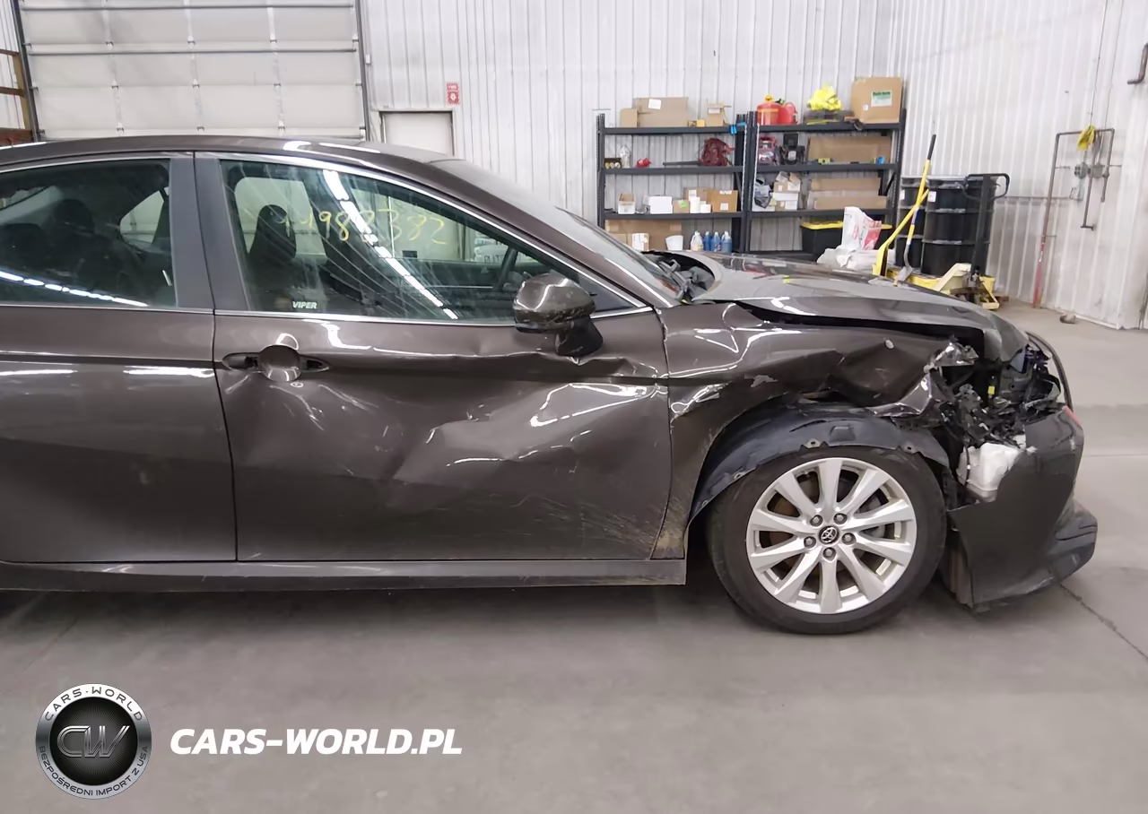 2018 Toyota Camry Le VIN:4T1B11HKXJU029920 - 18