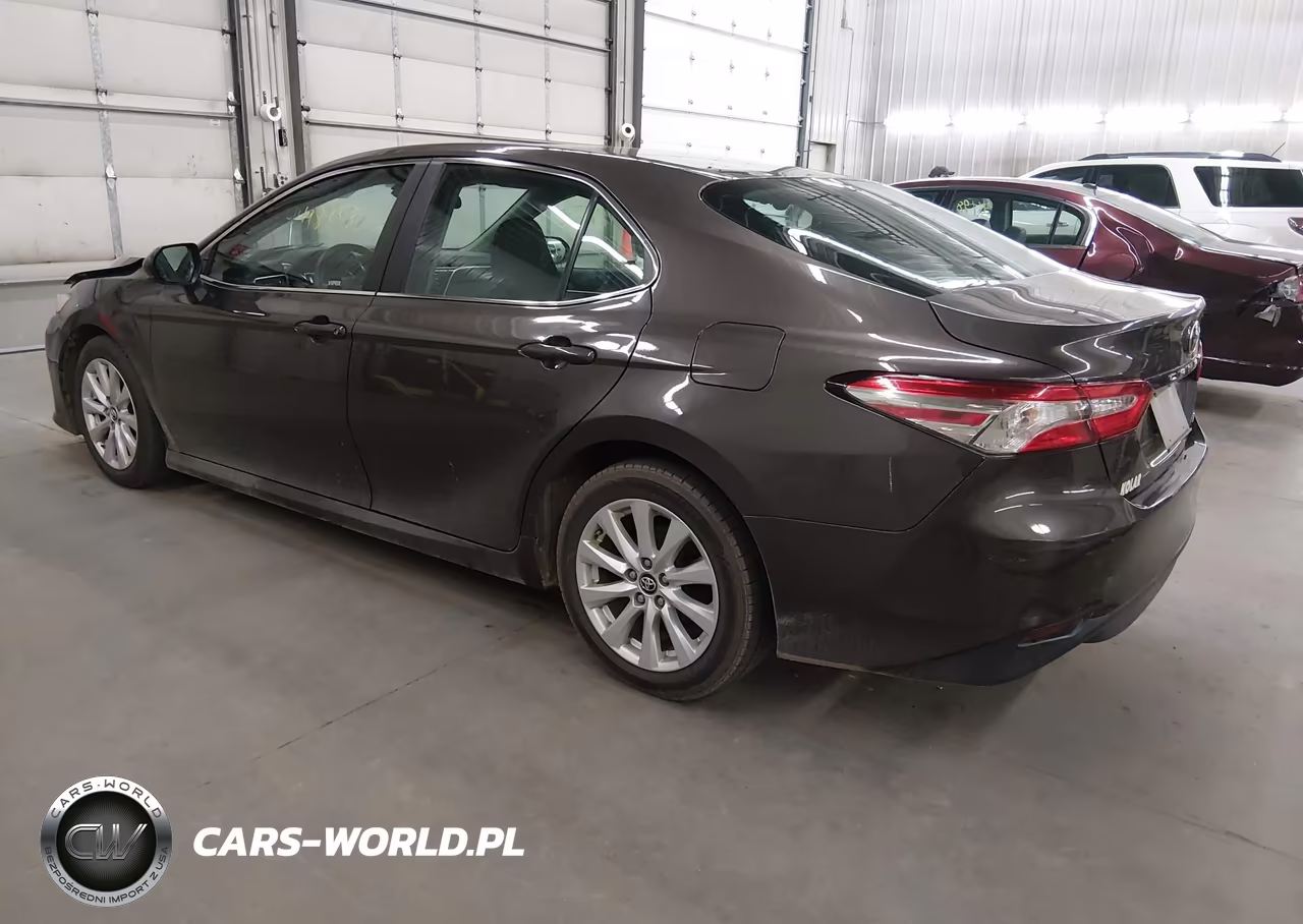 2018 Toyota Camry Le VIN:4T1B11HKXJU029920 - 3