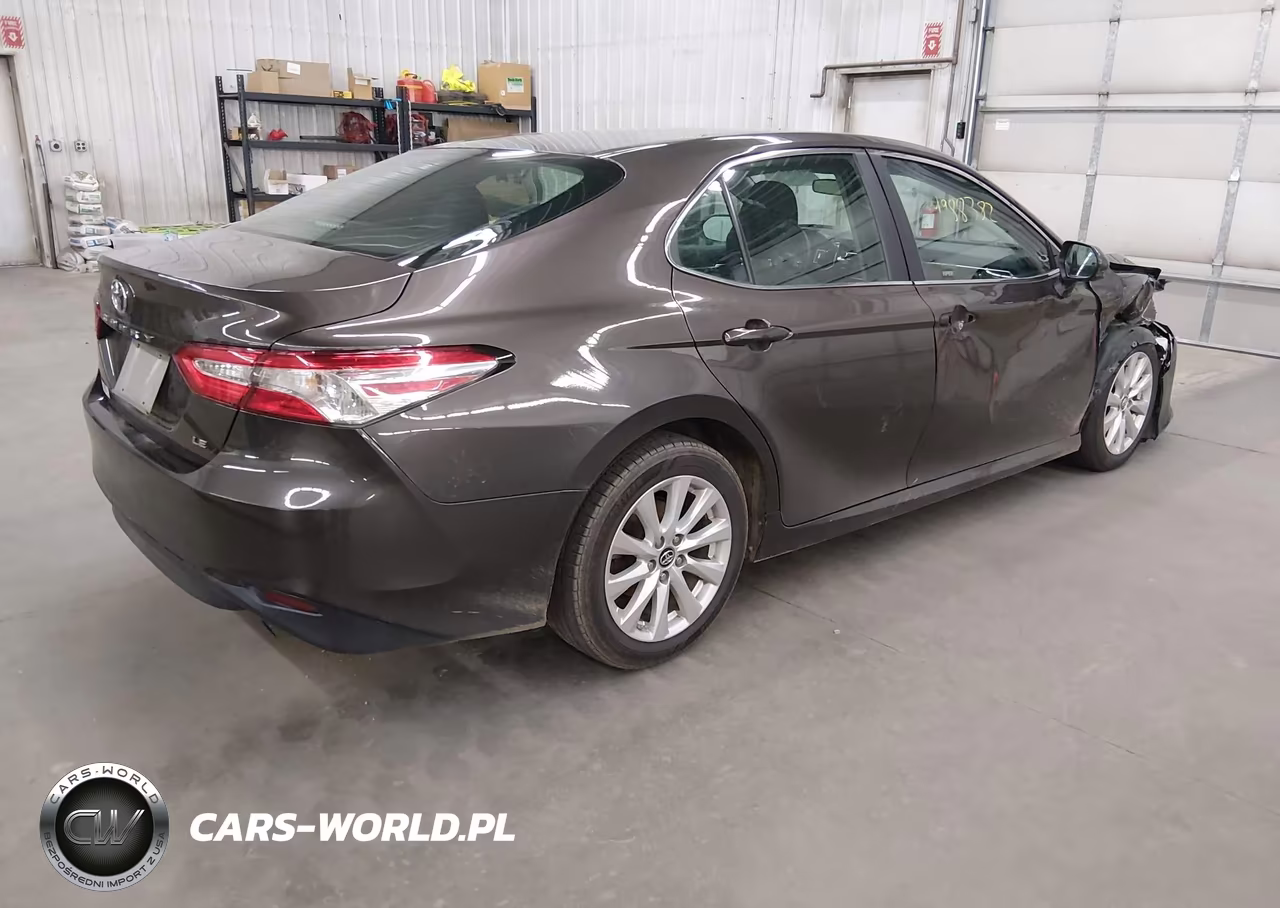 2018 Toyota Camry Le VIN:4T1B11HKXJU029920 - 4