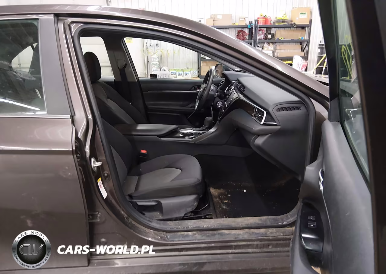 2018 Toyota Camry Le VIN:4T1B11HKXJU029920 - 5