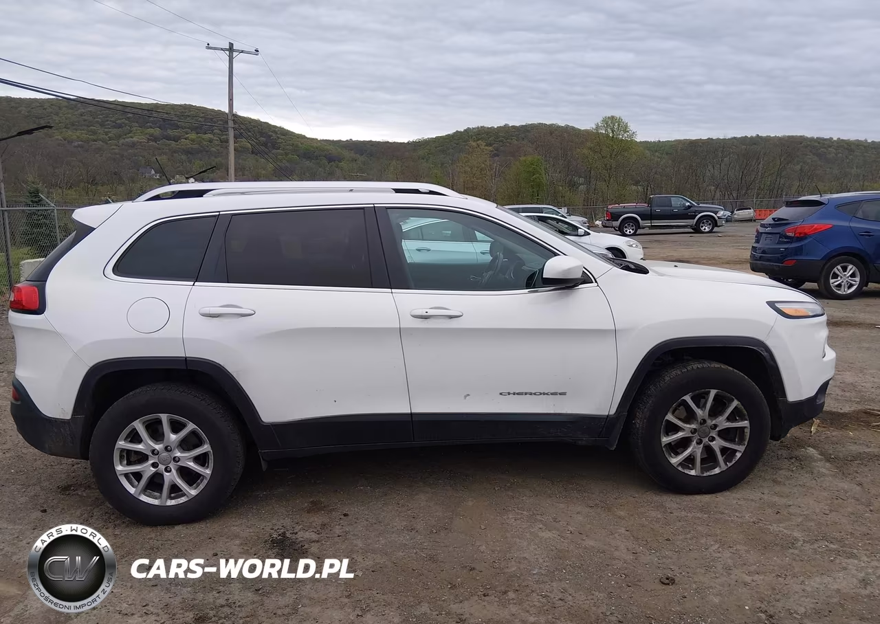 2015 Jeep Cherokee Latitude VIN:1C4PJMCB9FW758246 - 13