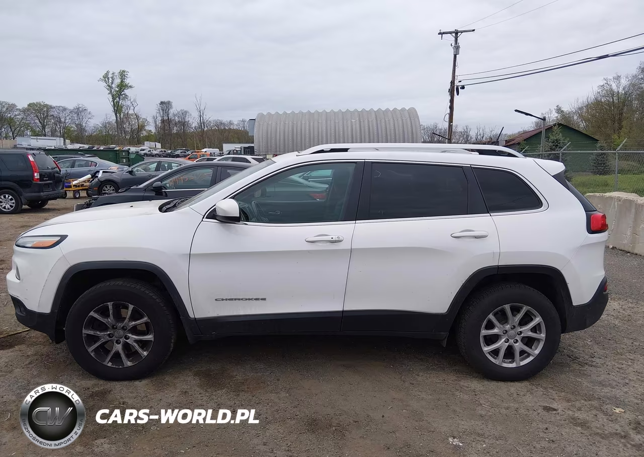 2015 Jeep Cherokee Latitude VIN:1C4PJMCB9FW758246 - 14