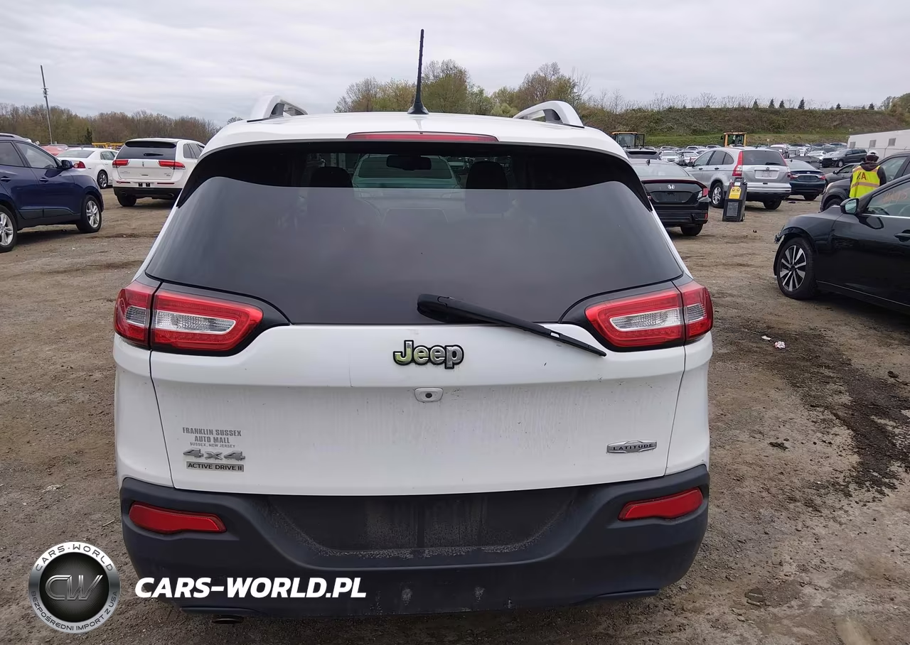 2015 Jeep Cherokee Latitude VIN:1C4PJMCB9FW758246 - 16