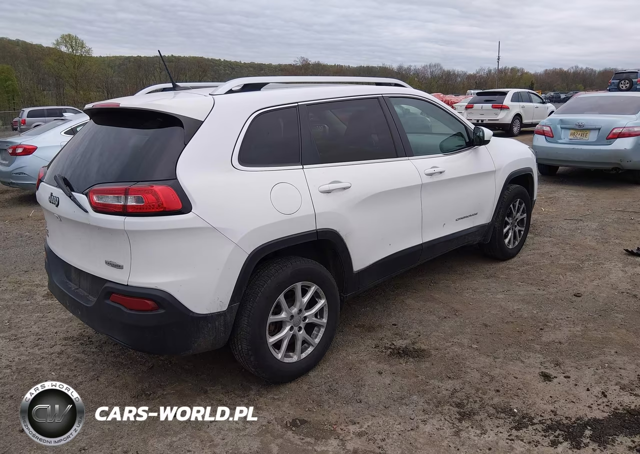2015 Jeep Cherokee Latitude VIN:1C4PJMCB9FW758246 - 4