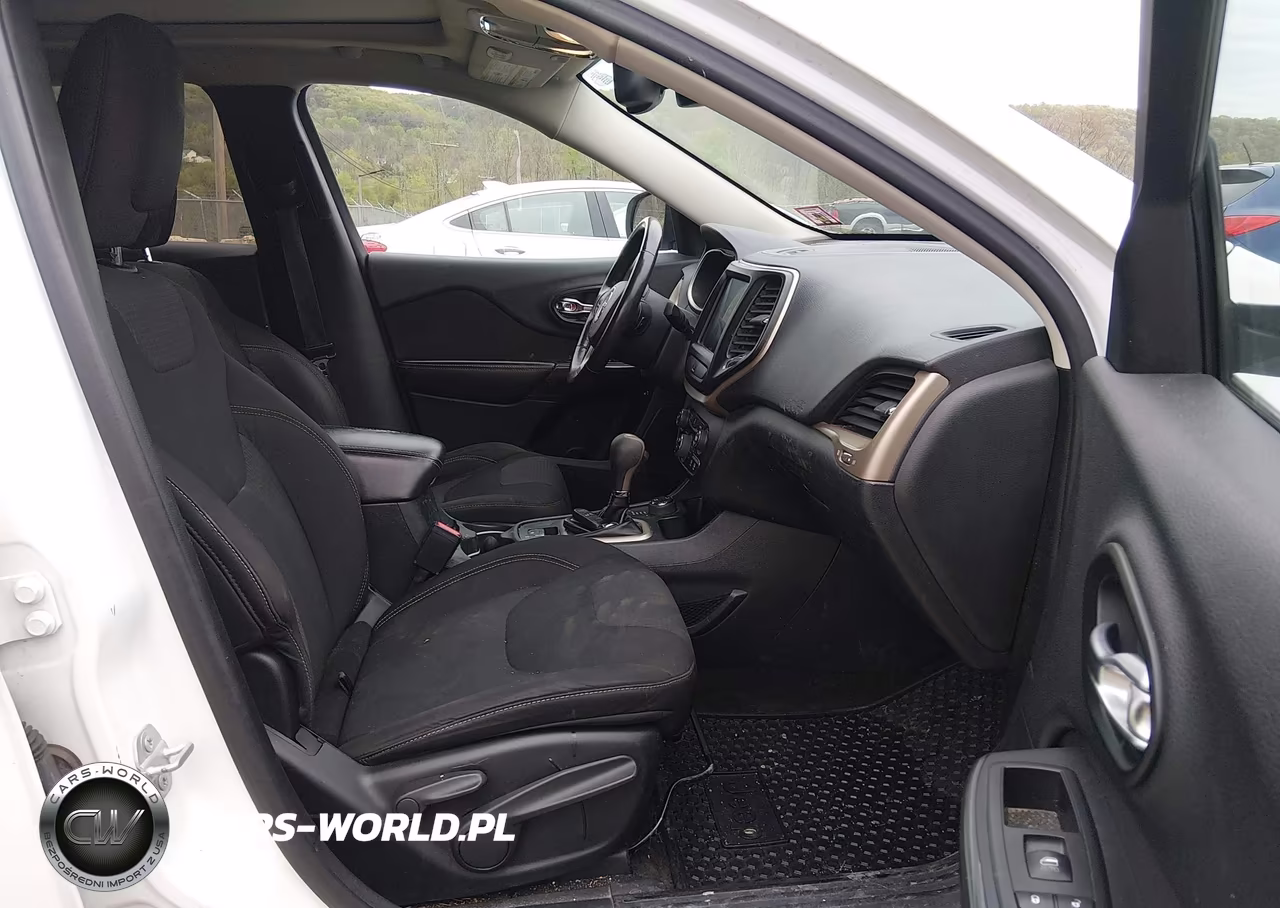 2015 Jeep Cherokee Latitude VIN:1C4PJMCB9FW758246 - 5