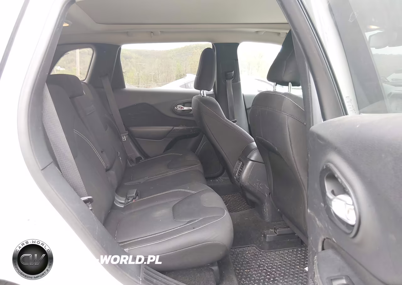 2015 Jeep Cherokee Latitude VIN:1C4PJMCB9FW758246 - 8