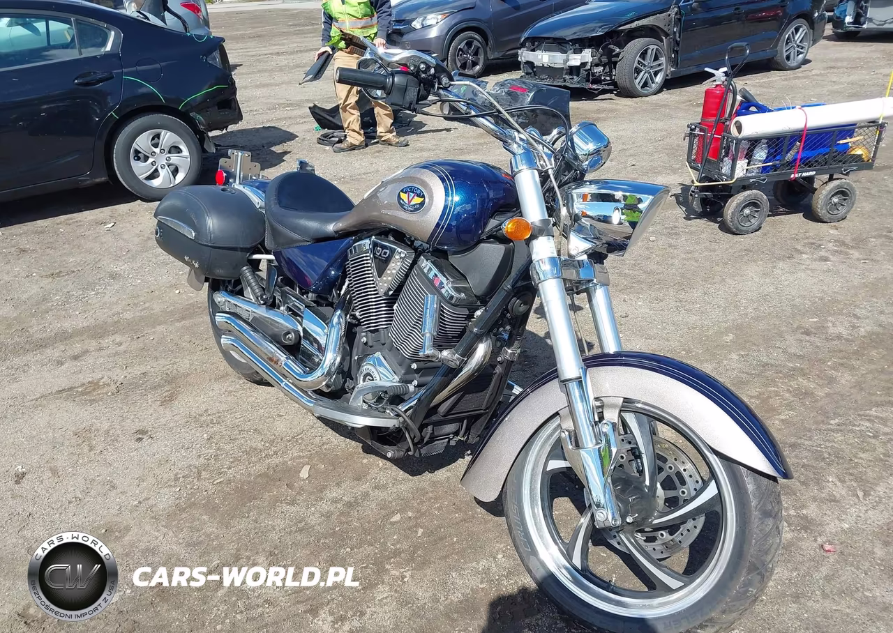 2010 Victory Motorcycles Kingpin – zdjęcie 1 z 15