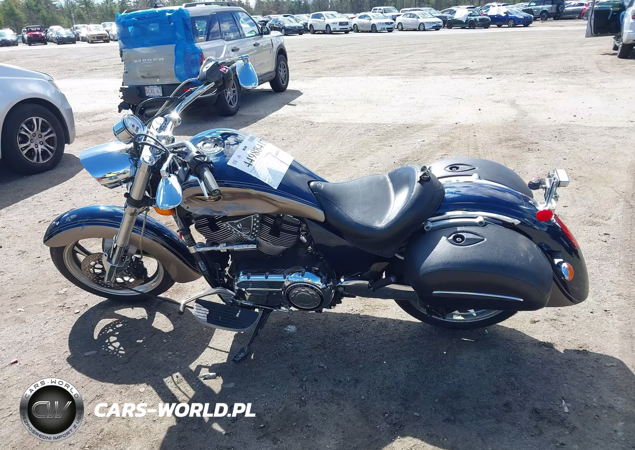 2010 Victory Motorcycles Kingpin VIN:5VPCB26D6A3001152 - 13