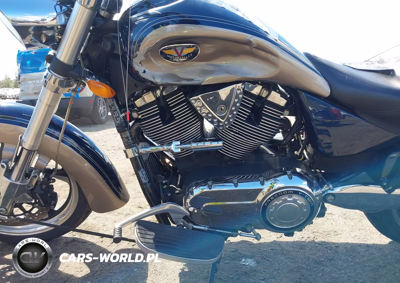 2010 Victory Motorcycles Kingpin VIN:5VPCB26D6A3001152 - 14