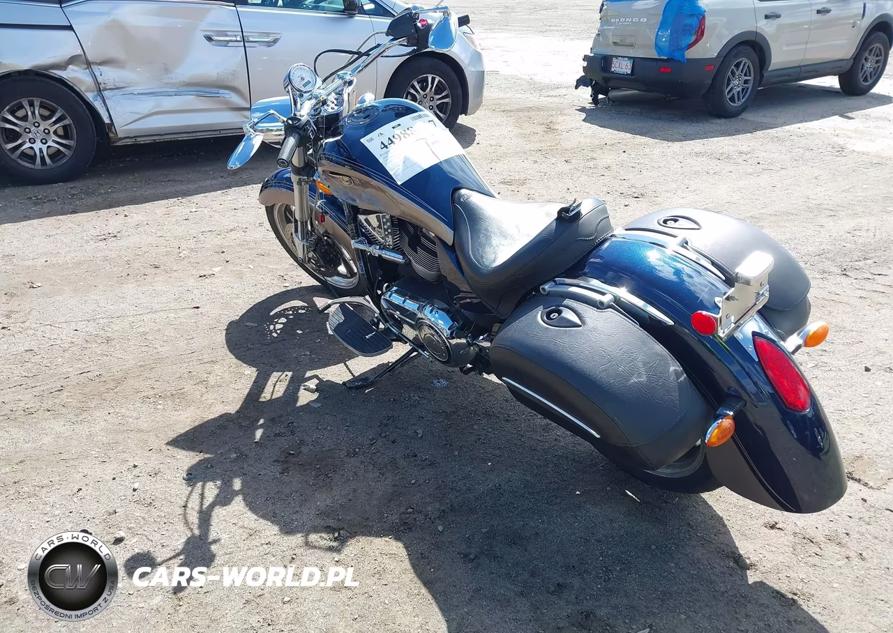 2010 Victory Motorcycles Kingpin VIN:5VPCB26D6A3001152 - 3
