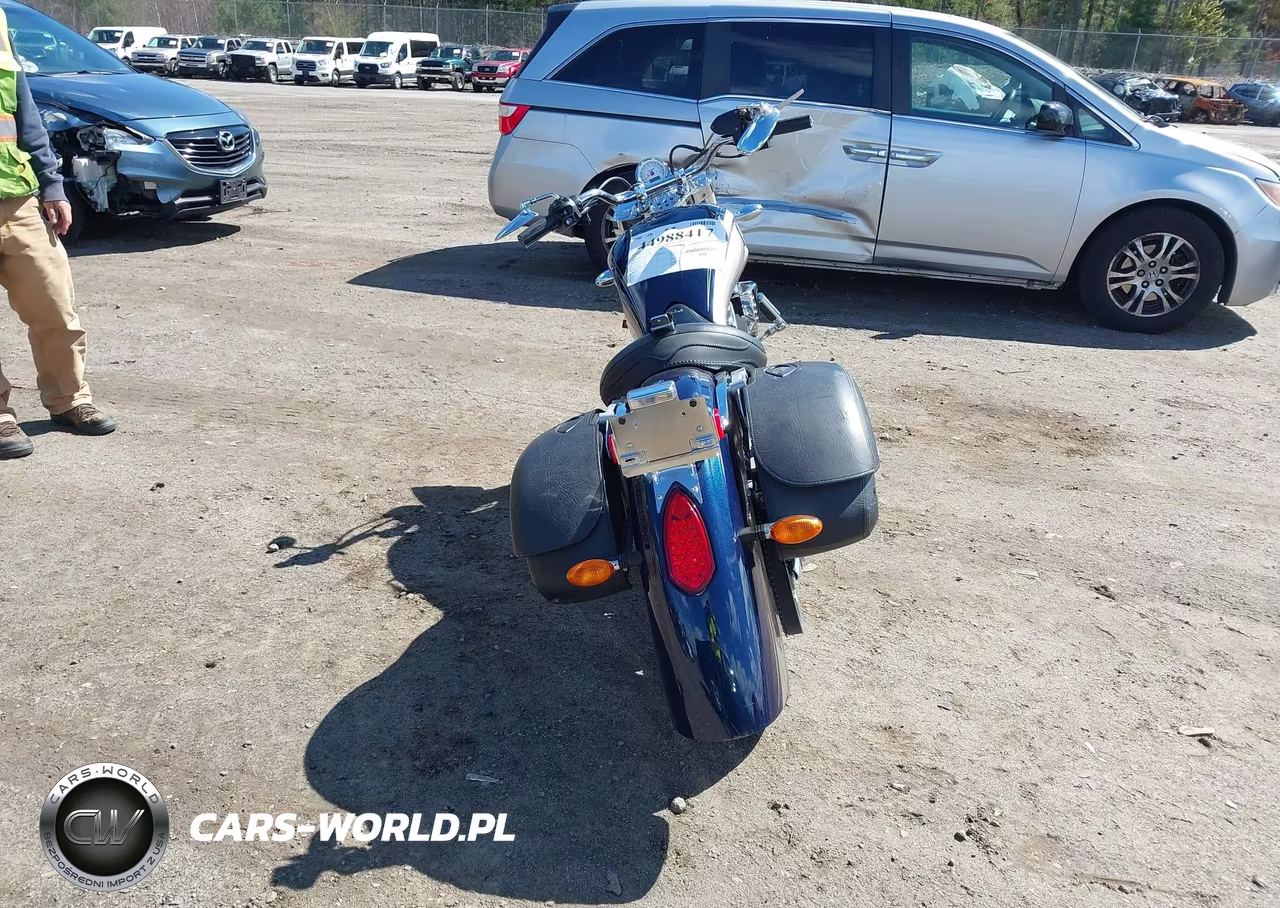 2010 Victory Motorcycles Kingpin VIN:5VPCB26D6A3001152 - 6