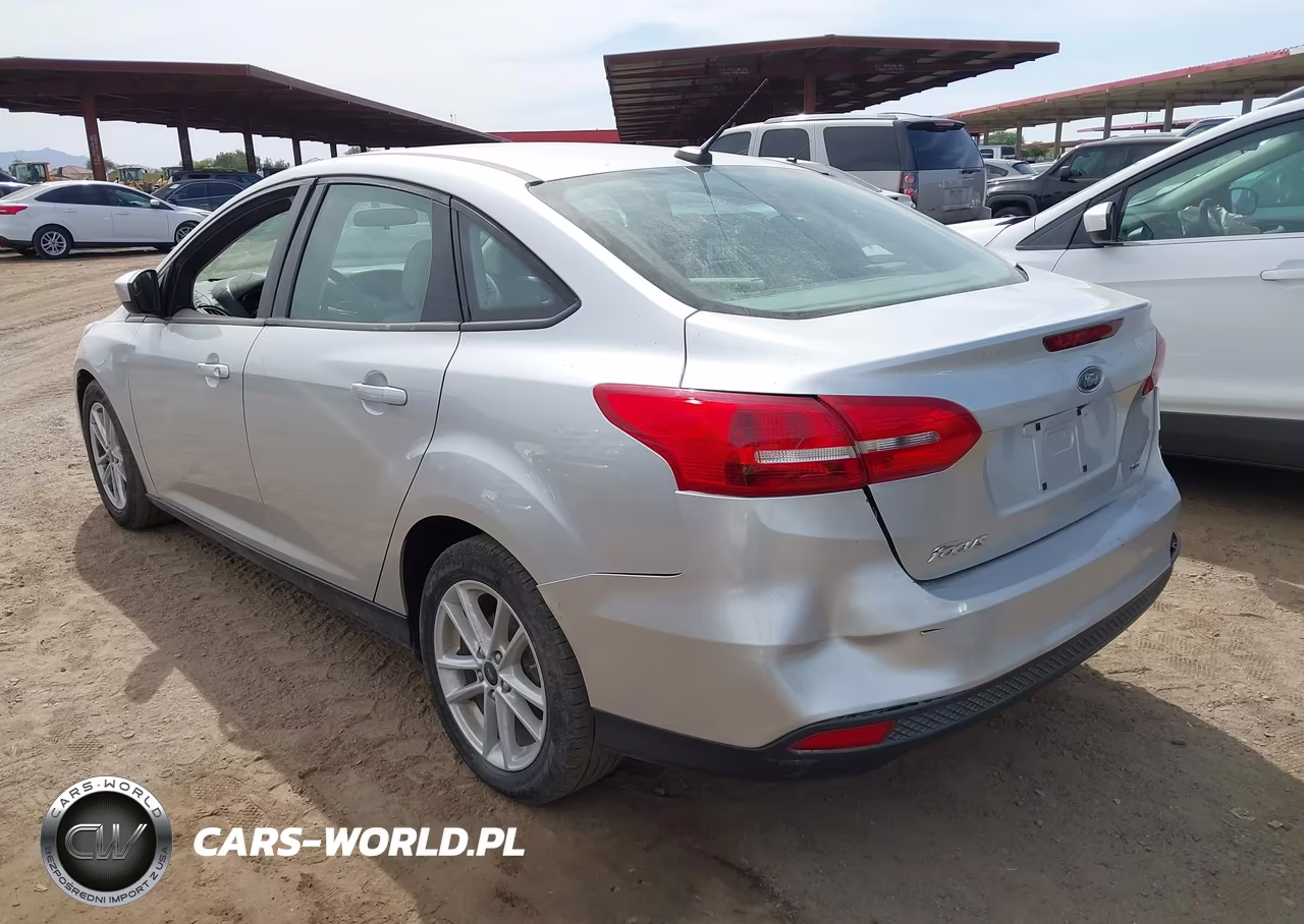 2018 Ford Focus Se VIN:1FADP3F25JL225317 - 3