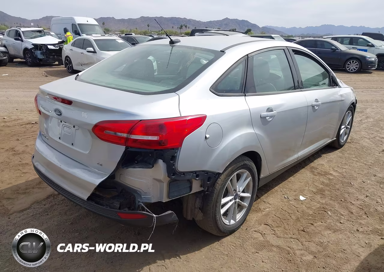 2018 Ford Focus Se VIN:1FADP3F25JL225317 - 4