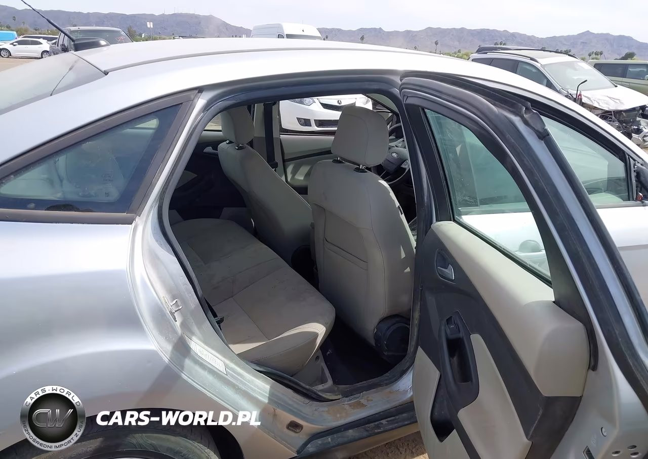 2018 Ford Focus Se VIN:1FADP3F25JL225317 - 8