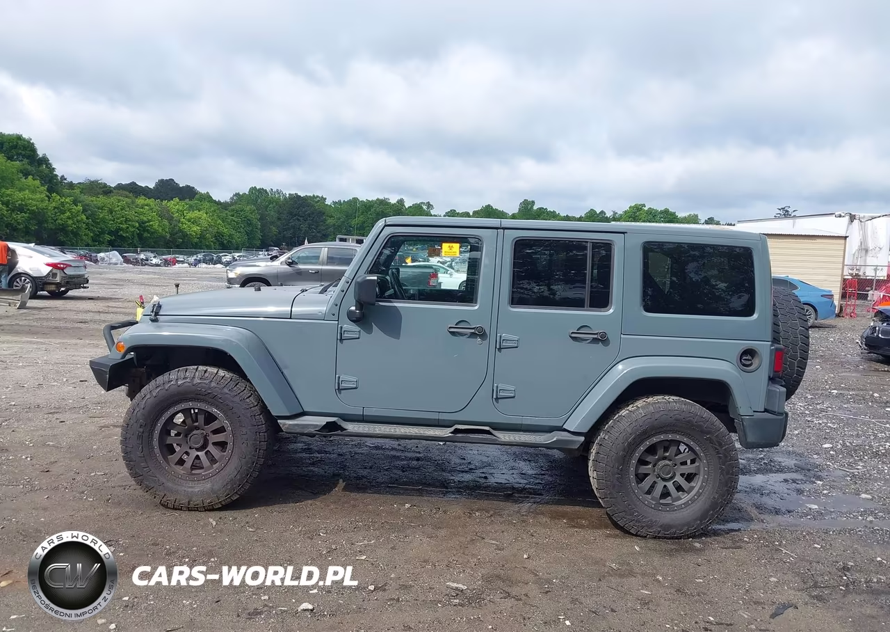 2015 Jeep Wrangler Unlimited Sahara VIN:1C4HJWEG3FL528440 - 14